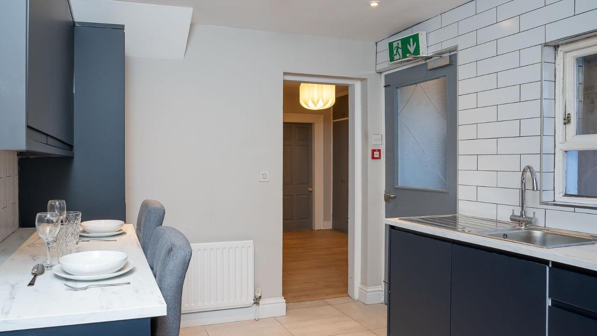 Apartment 1 Bdr At Queens Uni By Breaks