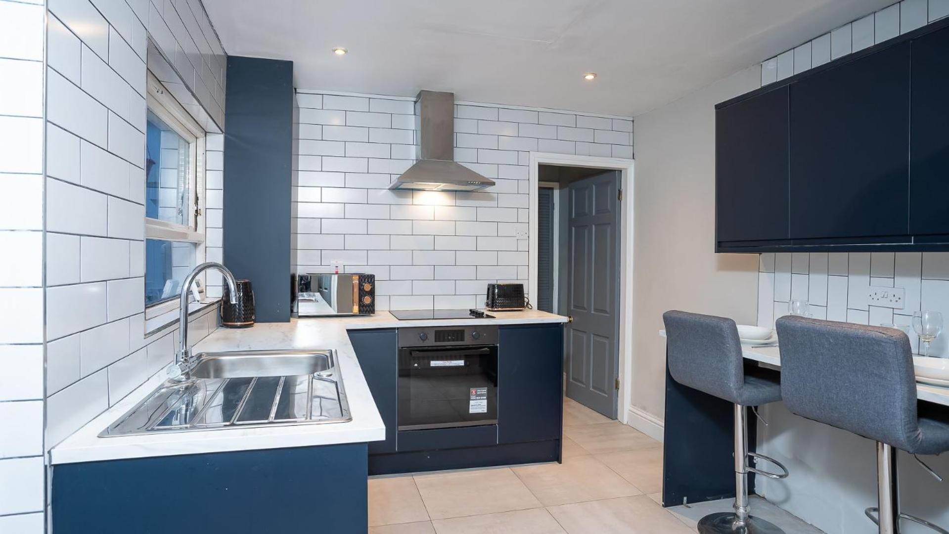 Apartment 1 Bdr At Queens Uni By Breaks *