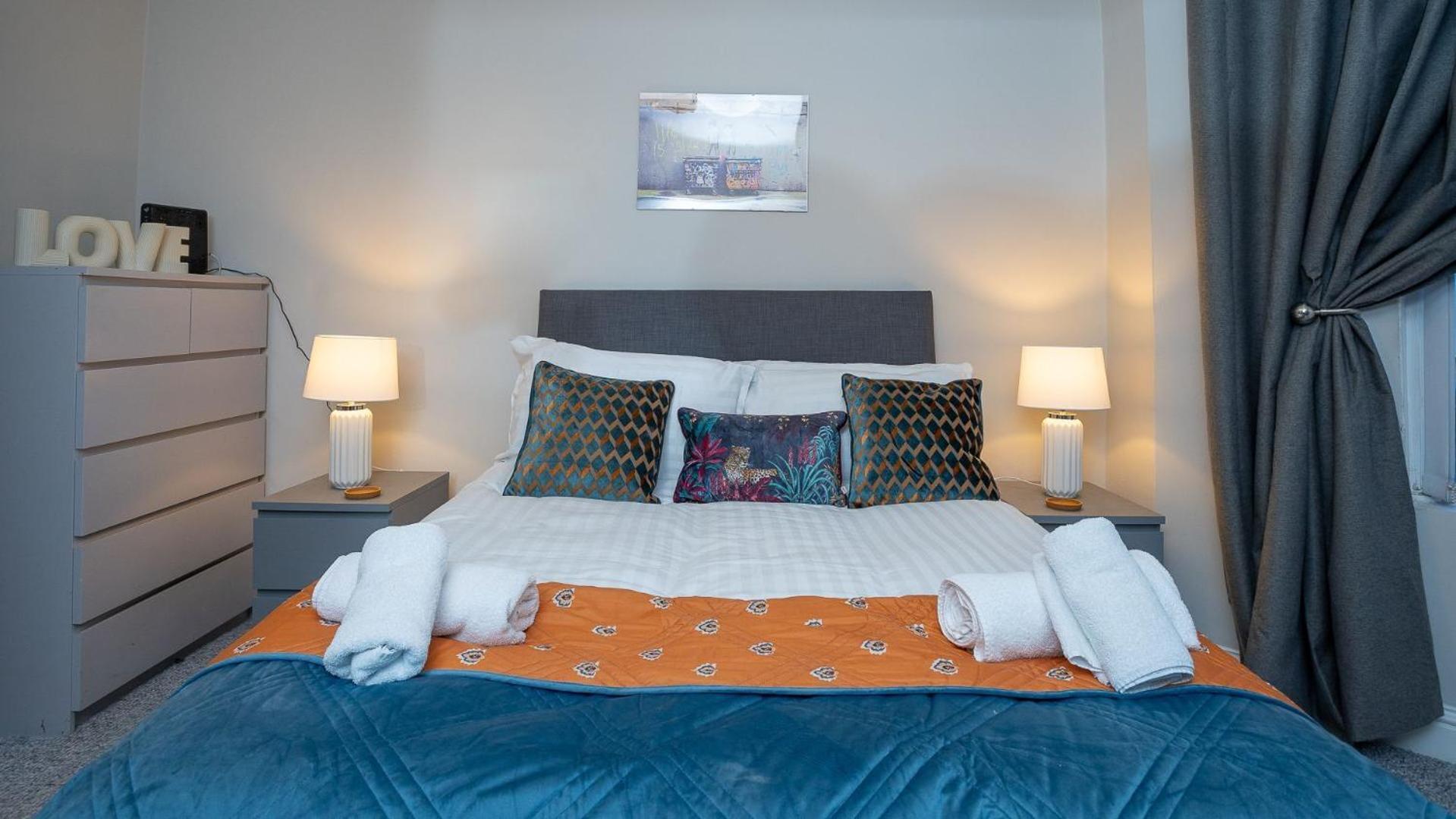 1 Bdr At Queens Uni By Breaks Apartment Belfast